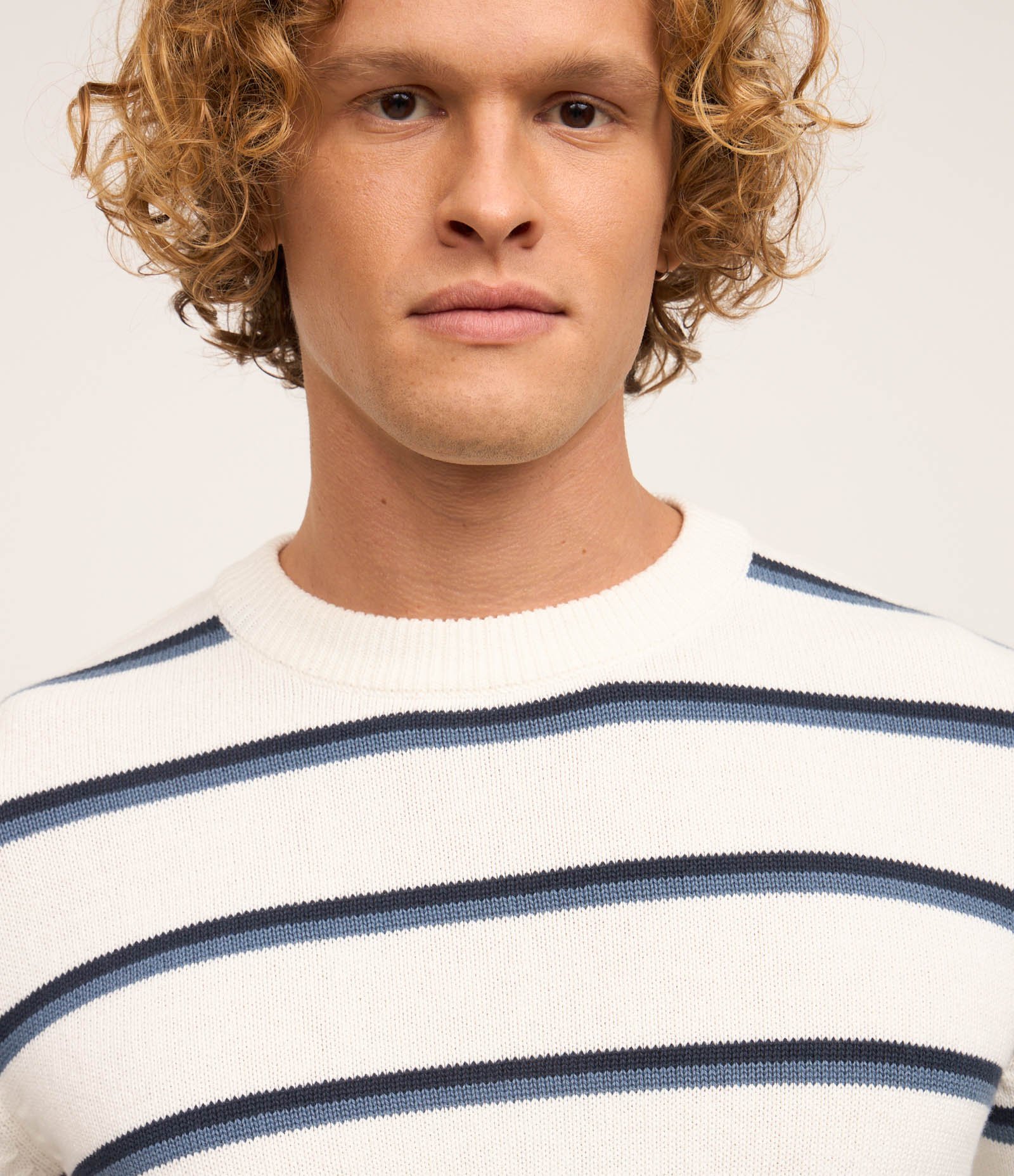 Camiseta Regular em Algodão Texturizado e Estampa de Listras Branco/Azul 2