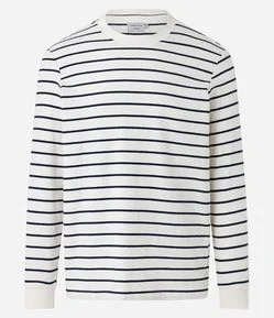 Camiseta Regular em Algodão Texturizado e Estampa de Listras