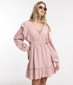 Vestido Curto Texturizado com Babados e Fechamento nas Costas