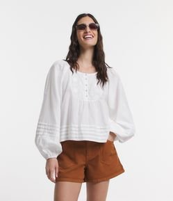 Blusa Bata em Algodão com Botões e Bordado Floral