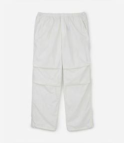 Calça Parachute em Sarja com Regulador no Cós e Recortes