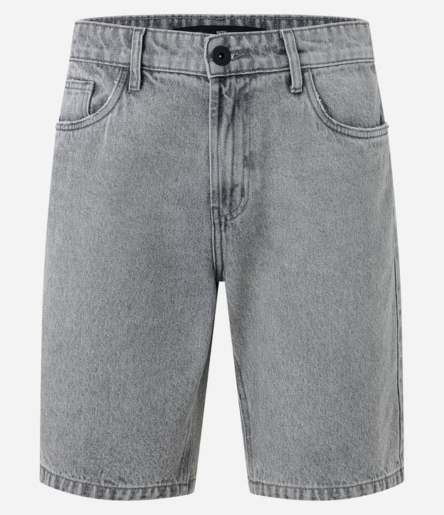 Bermuda Reta Loose Jeans com Puídos no Bolso Cinza 5