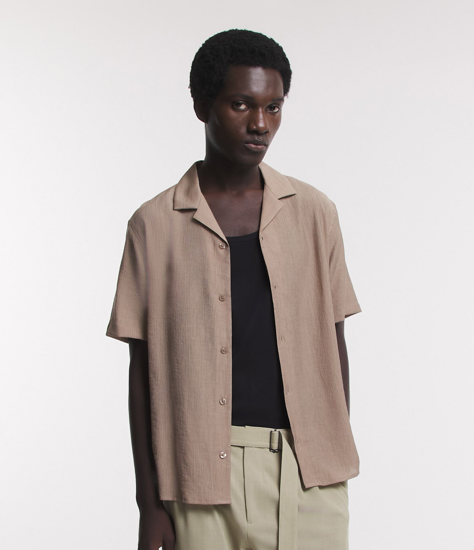 Camisa Boxy Texturizada com Gola Bowling Bege 1