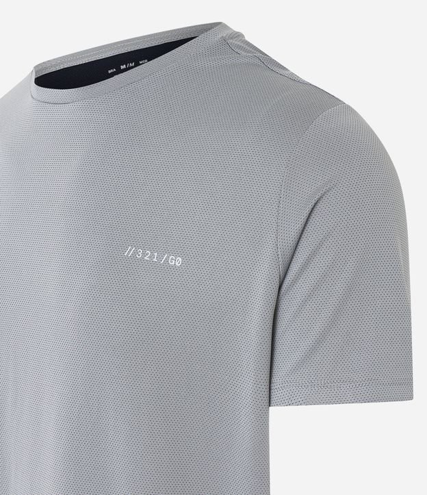 Camiseta Esportiva em Dry Fit com Textura e Recorte Contrastante Cinza 6