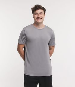 Camiseta Esportiva em Dry Fit com Textura e Recorte Contrastante