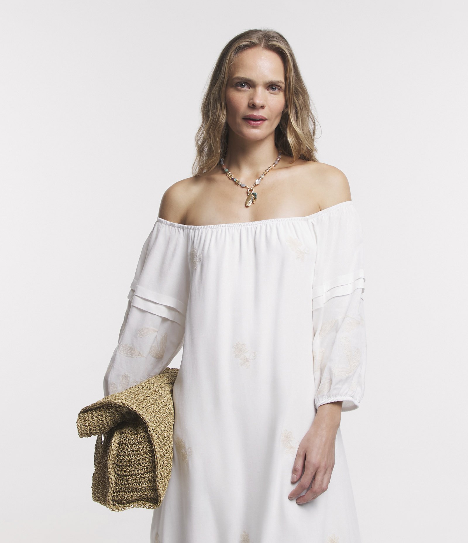 Vestido Midi Ombro a Ombro em Linho com Amarração e Bordados Off White 2