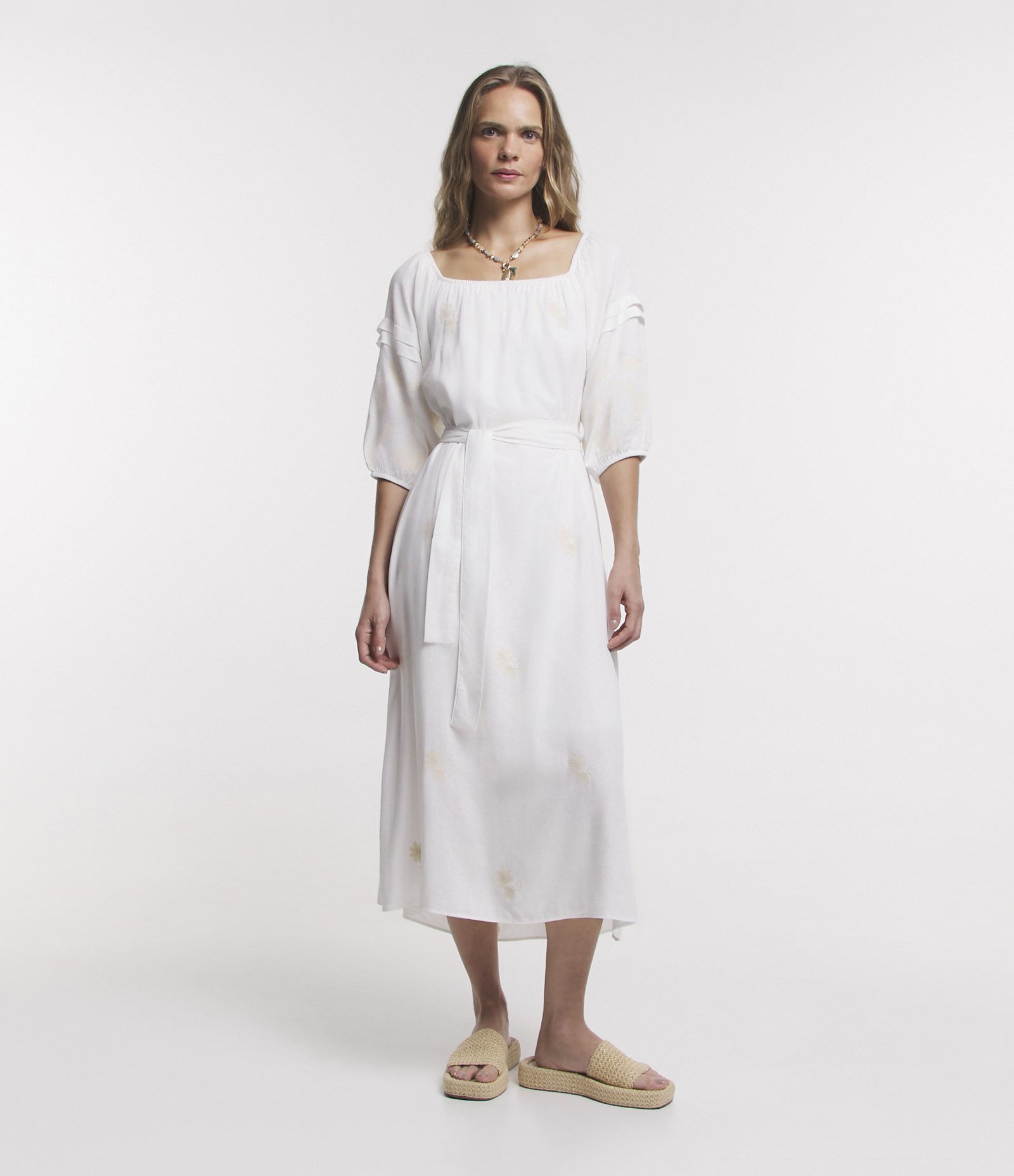Vestido Midi Ombro a Ombro em Linho com Amarração e Bordados Off White 3