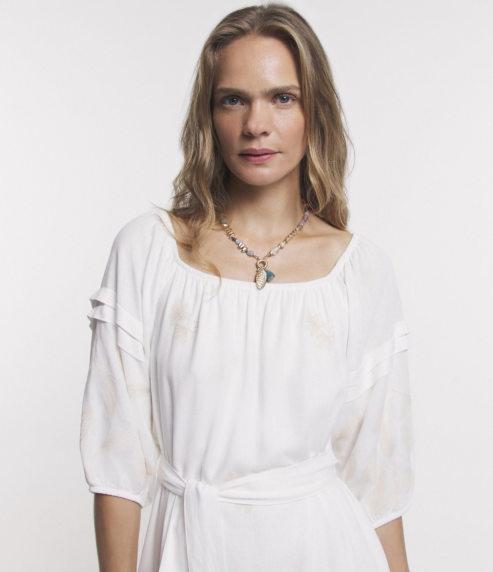 Vestido Midi Ombro a Ombro em Linho com Amarração e Bordados Off White 4