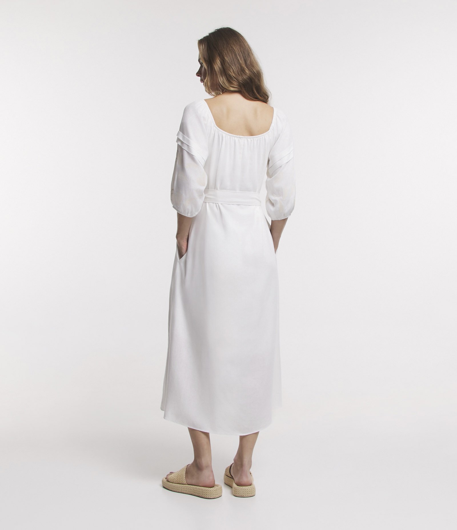 Vestido Midi Ombro a Ombro em Linho com Amarração e Bordados Off White 5