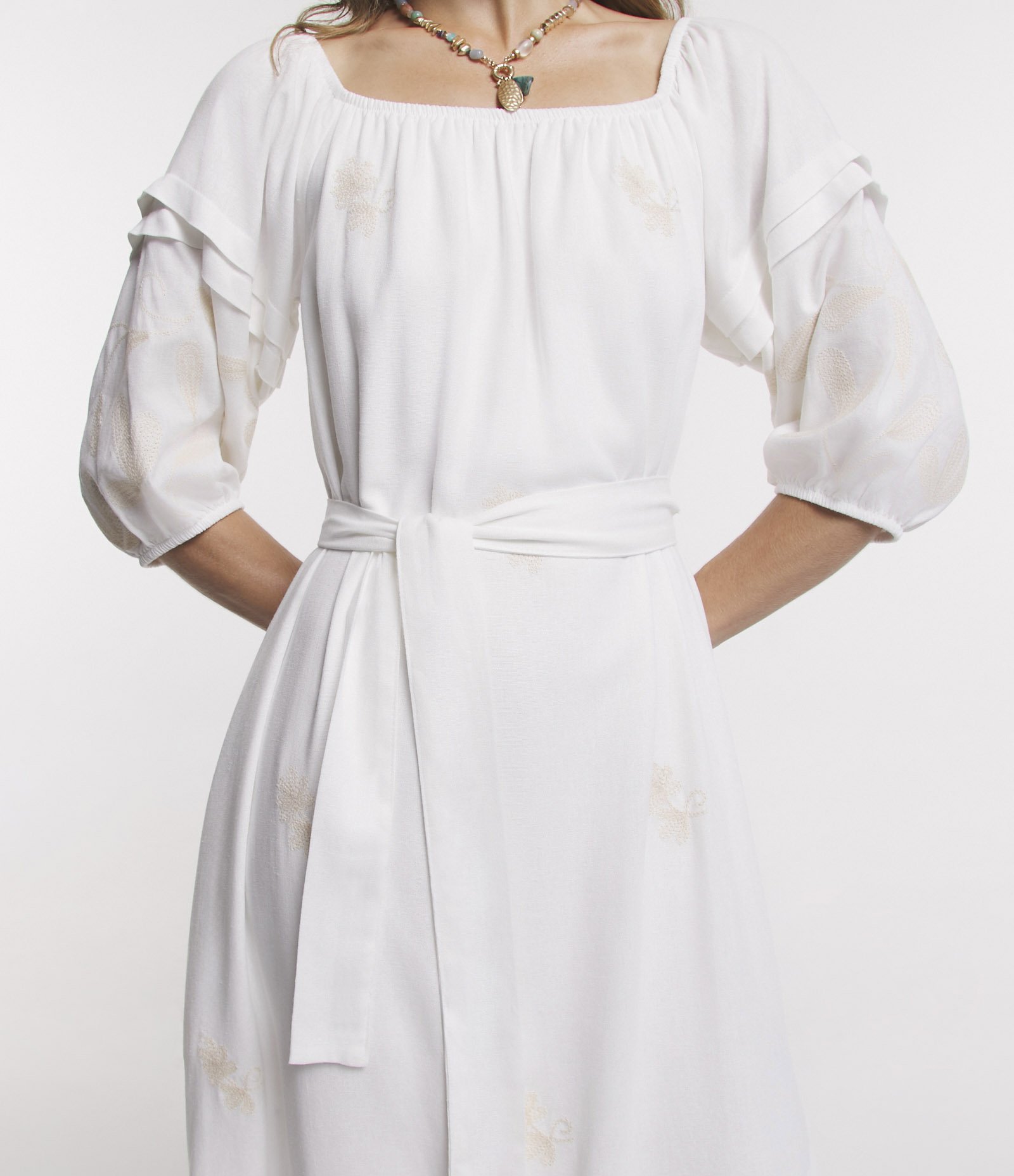 Vestido Midi Ombro a Ombro em Linho com Amarração e Bordados Off White 6