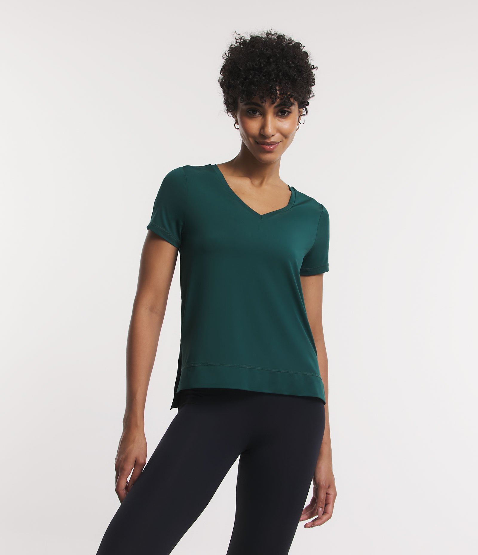 Camiseta Esportiva com Barra Alongada Verde Escuro 1