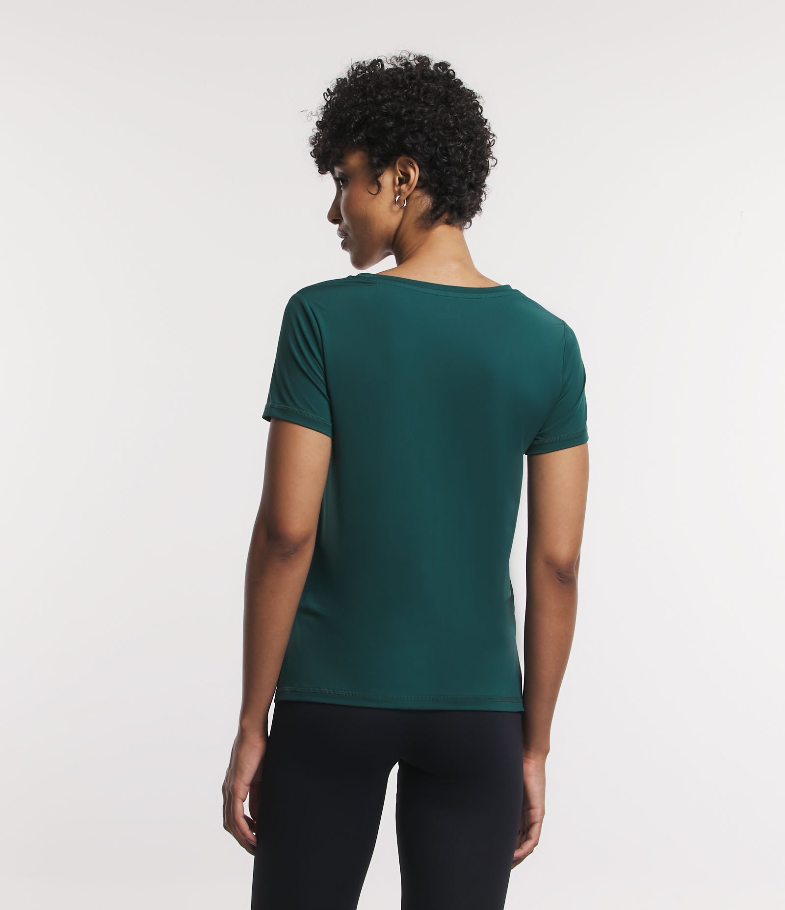 Camiseta Esportiva com Barra Alongada Verde Escuro 3