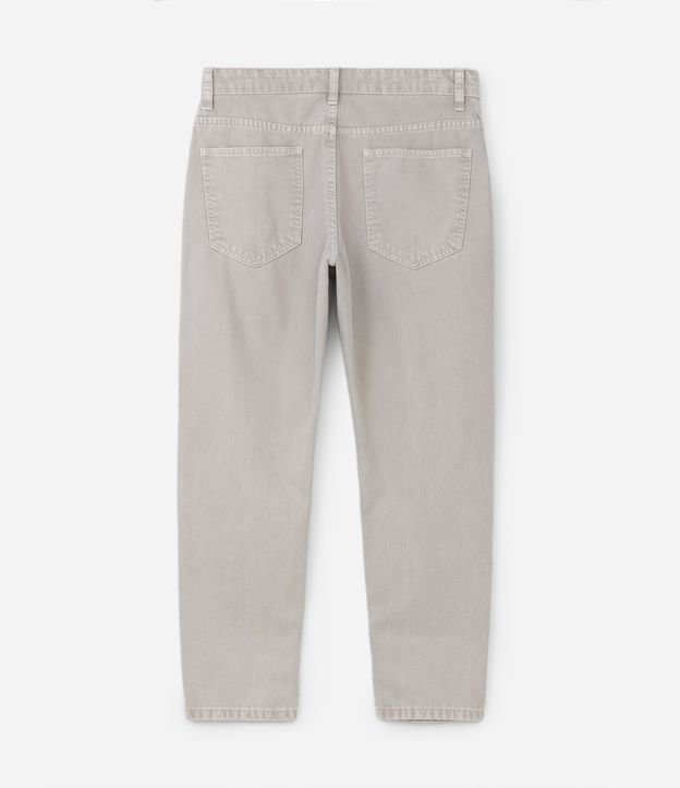 Calça Slim Cropped em Sarja com Bolsos