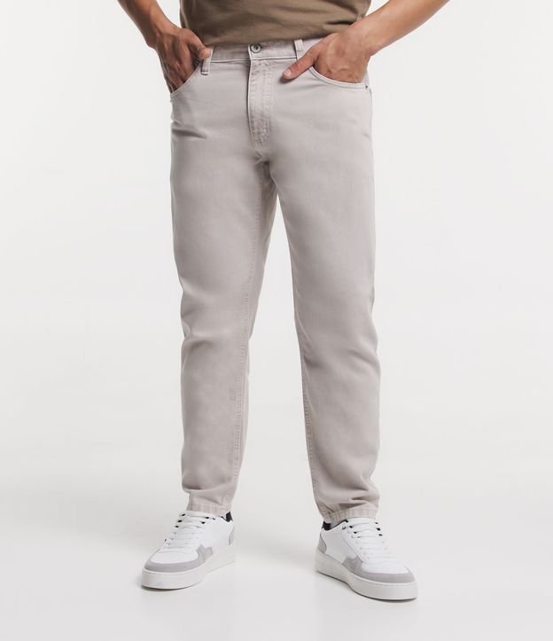 Calça Slim Cropped em Sarja com Bolsos