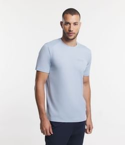 Camiseta Esportiva em Dry Fit com Lettering Athletic e Textura Furadinha