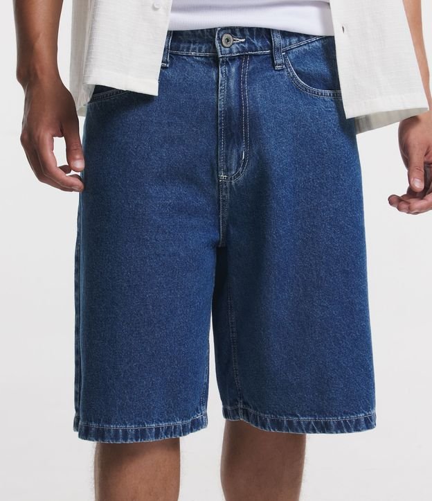 Bermuda Baggy Jeans com Pesponto Contrastante Azul Médio 2