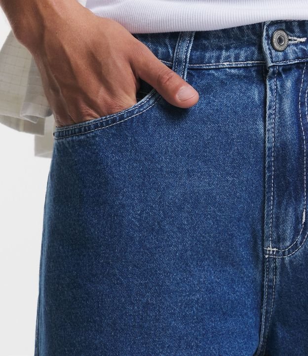 Bermuda Baggy Jeans com Pesponto Contrastante Azul Médio 4