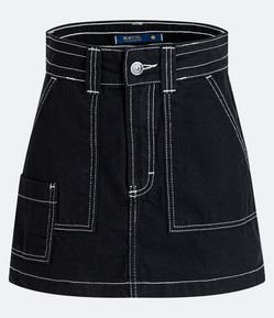 Saia Curta Evasê em Sarja com Bolso Carpinteiro e Pesponto Contrastante