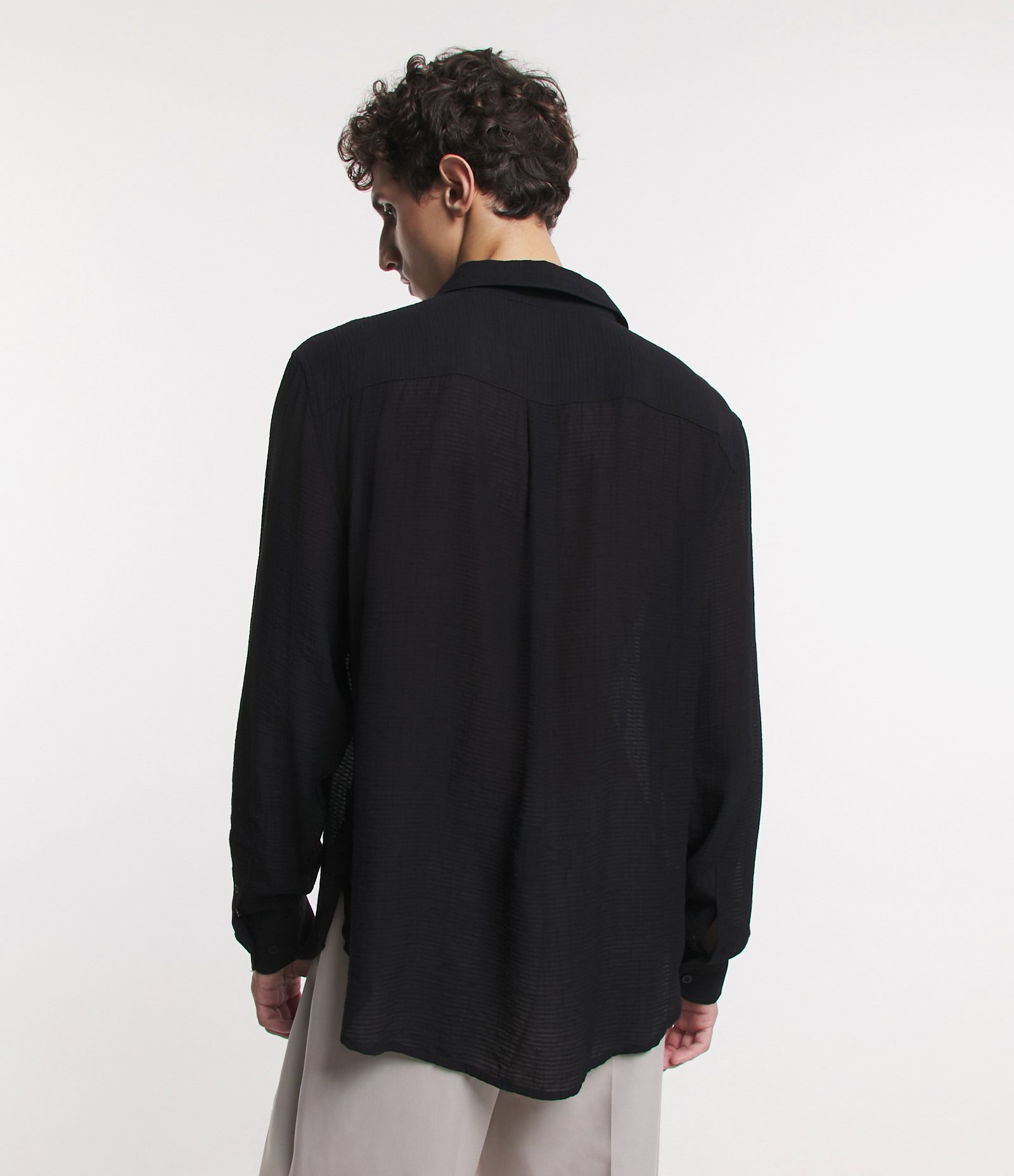 Camisa Fluida em Viscose com Bolso e Texturas Preto 3