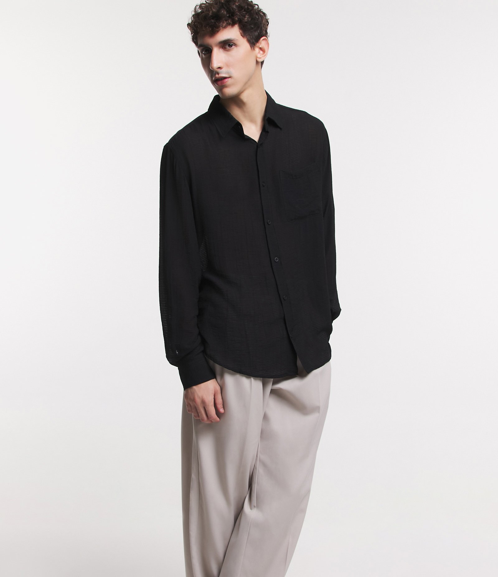 Camisa Fluida em Viscose com Bolso e Texturas Preto 5