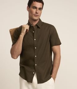 Camisa Comfort Básica em Linho com Manga Curta
