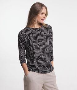 Blusa Manga 7/8 em Viscose com Estampa Geométrica