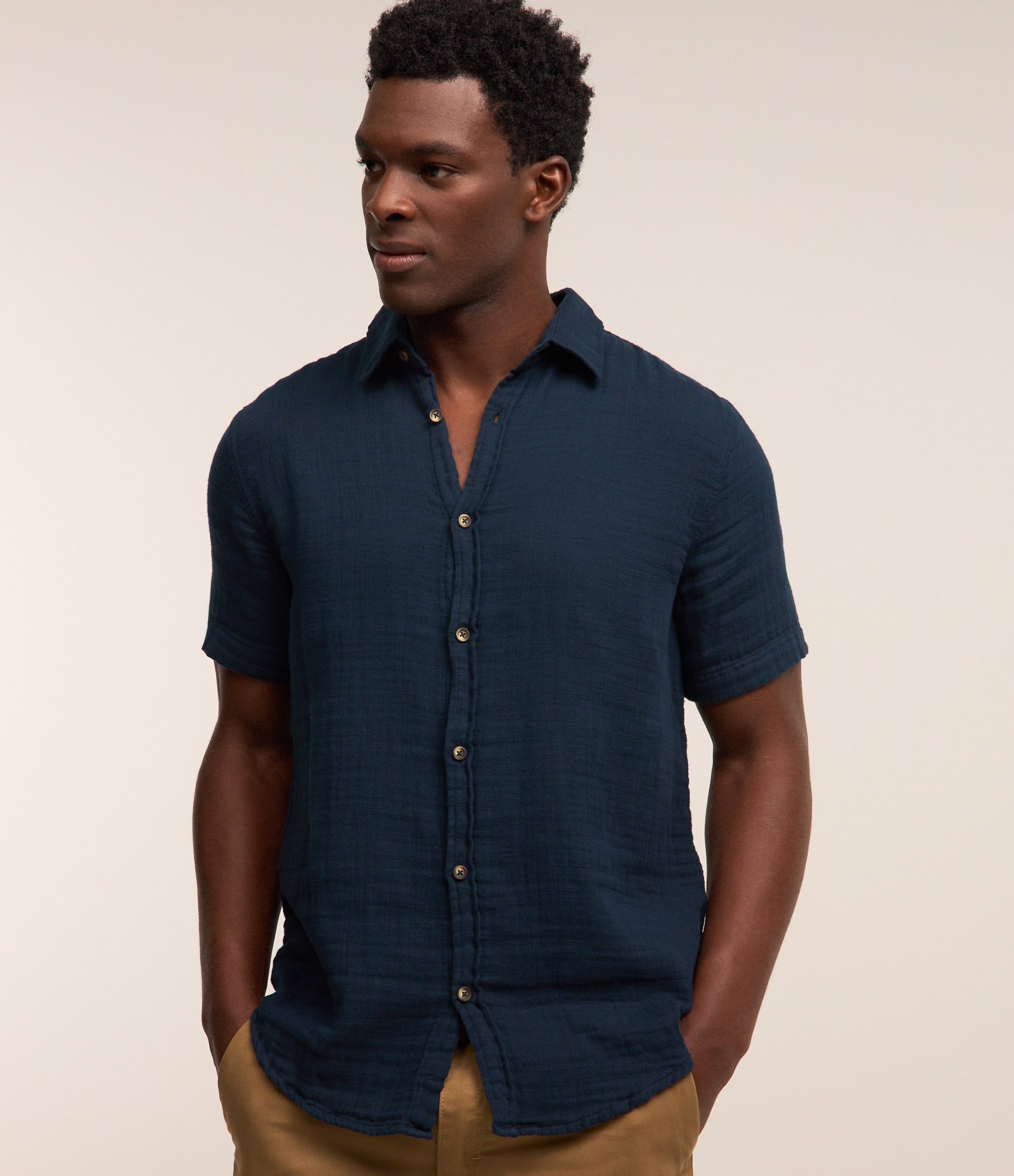 Camisa em Tricoline Plissage com Abotoamento Frontal Azul Escuro 1