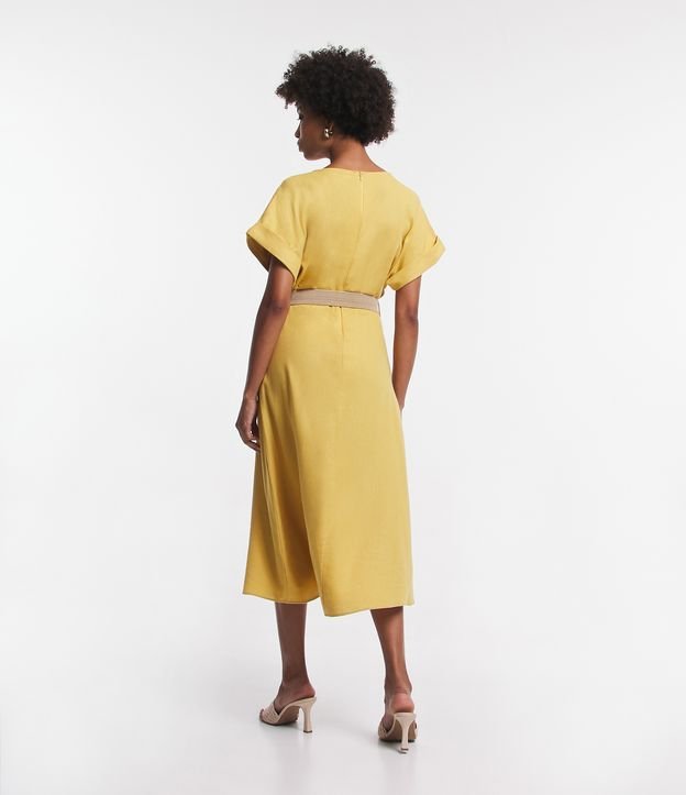 Vestido midi linho recortes evasê amarelo