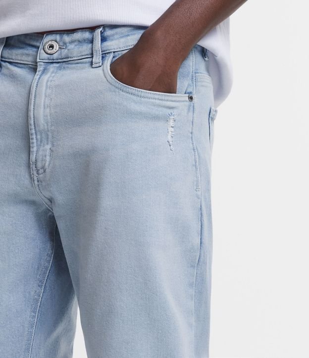 Calça Slim Jeans Delavê com Pequenos Puídos Azul Claro 4