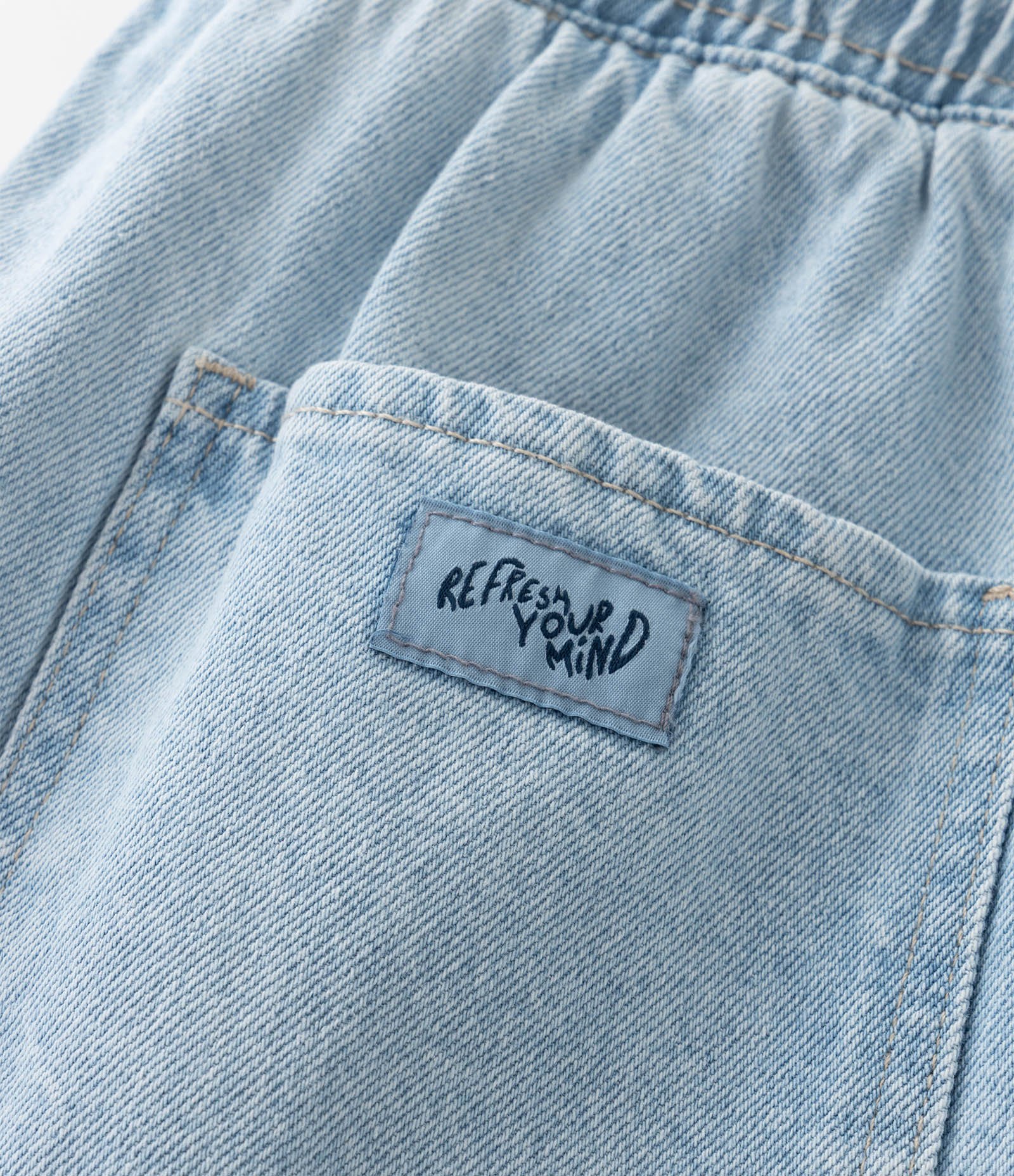 Bermuda Jeans com Cós Elástico e Etiqueta Aplicada Azul Claro 7