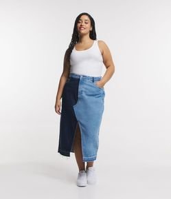 Saia Midi Jeans com Fenda frontal e Barra Desfeita Curve & Plus Size