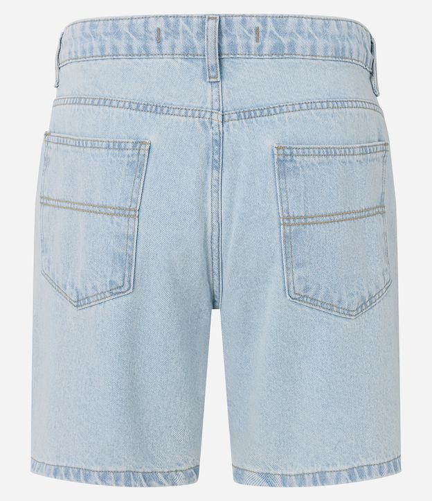 Bermuda Slim Relaxed Jeans com Bolso Faca e Pesponto Contrastante Azul Claro 6