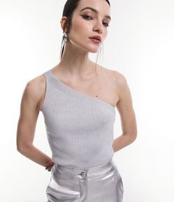 Blusa em Tricô Ombro Só com Fios de Brilho