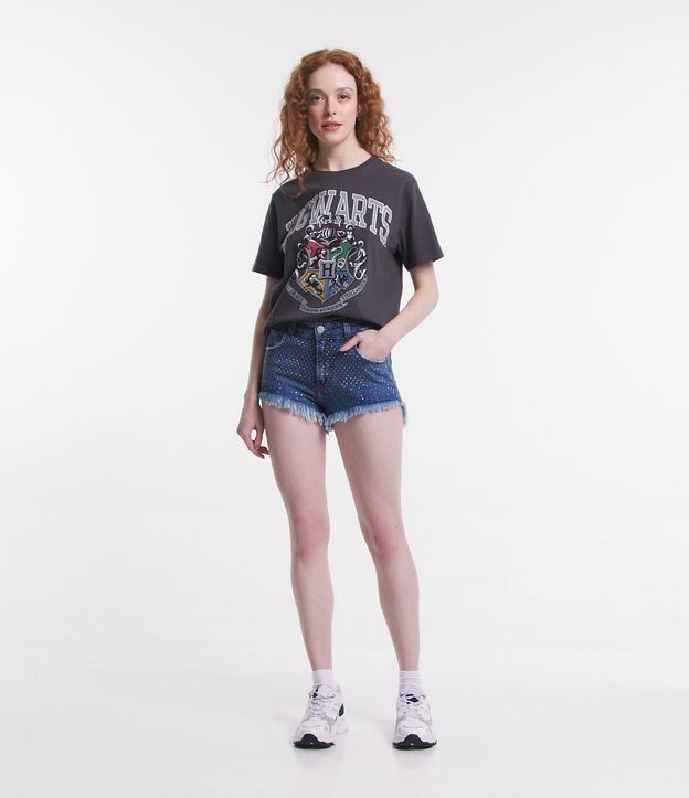 Short Jeans com brilhos Aplicados e Barra de Franjas