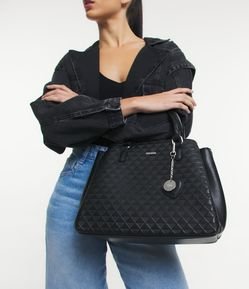 Bolsa Satchel em Pu com Plaquinha e Pendente em Metal