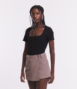 Body em Poliamida Texturizada e com Decote Quadrado