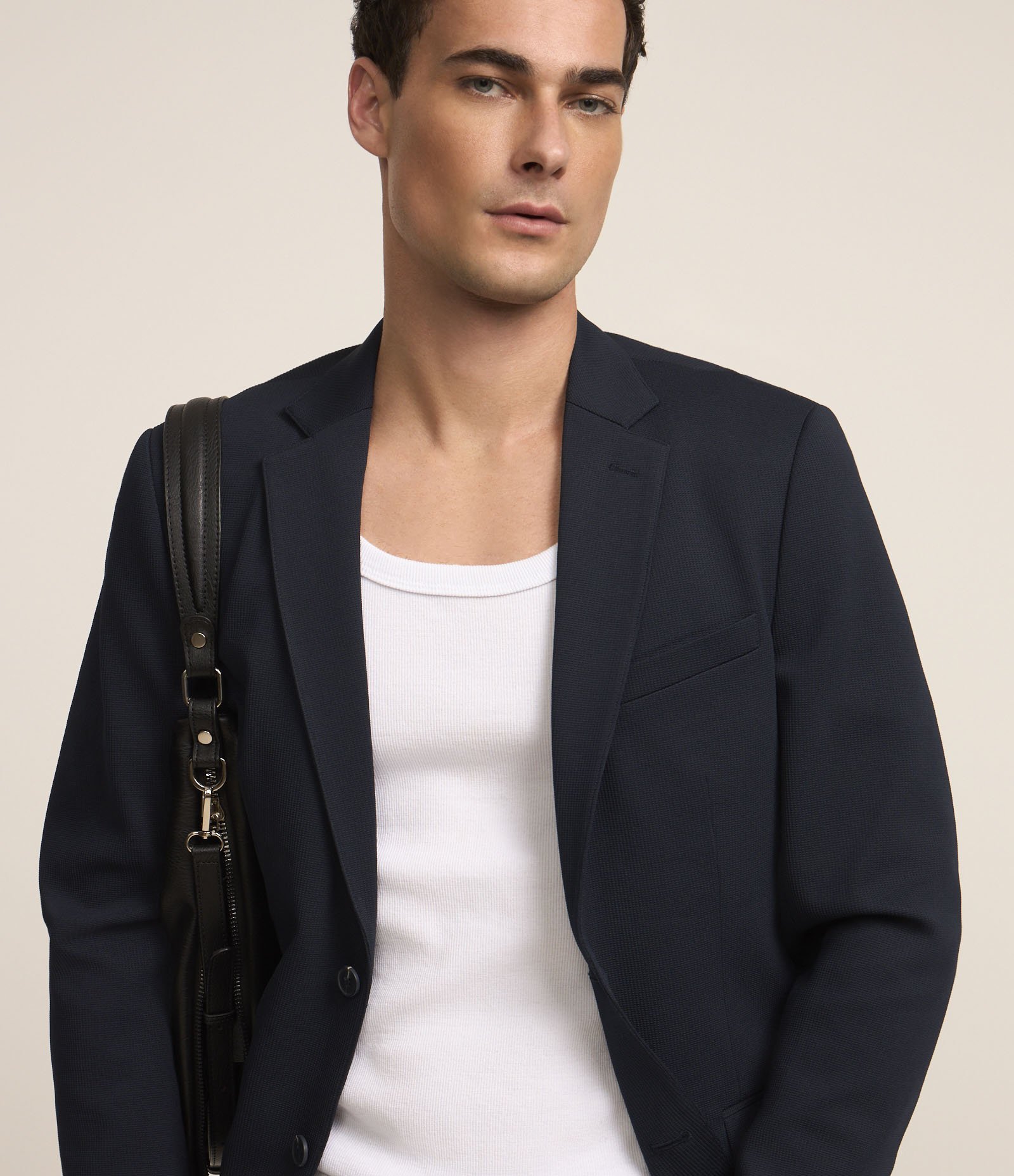 Blazer em Tricoline com Leve Textura Azul Marinho 3