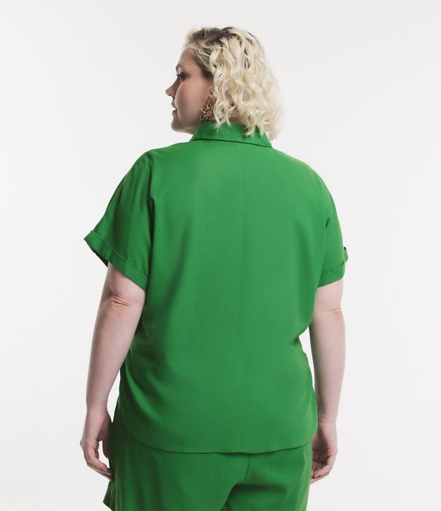 Camisa em Linho com Abotoamento Frontal e Botões Forrados Curve & Plus Size Verde 3