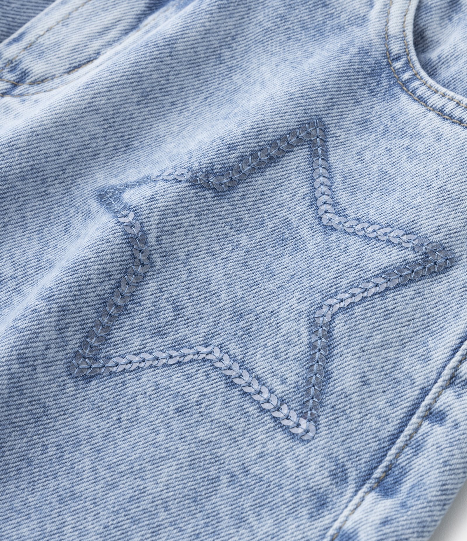 Short Cintura Alta em Jeans com Bordado de Estrelas em Paetês - Tam 5 a 14 anos Azul 4