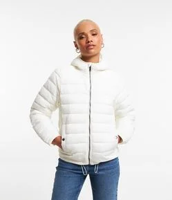 Jaqueta Ultra Leve com Capuz e Bolsos com Botão