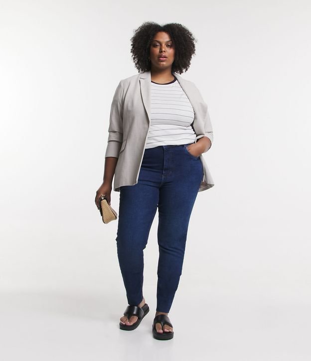 Calça Mom Jeans com Tachinhas Laterais Curve & Plus Size Azul 1