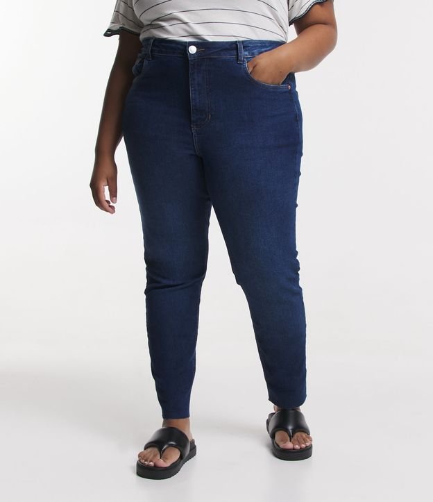 Calça Mom Jeans com Tachinhas Laterais Curve & Plus Size Azul 2