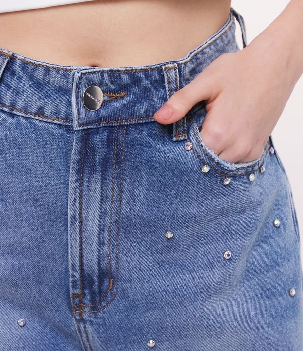 Calça Mom em Jeans com Pontos de Luz Furta Cor Azul 4