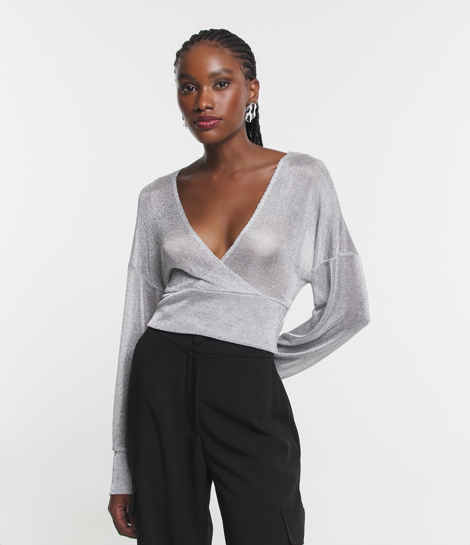 Blusa em Tricô Metalizado com Decote Transpassado Prata 1