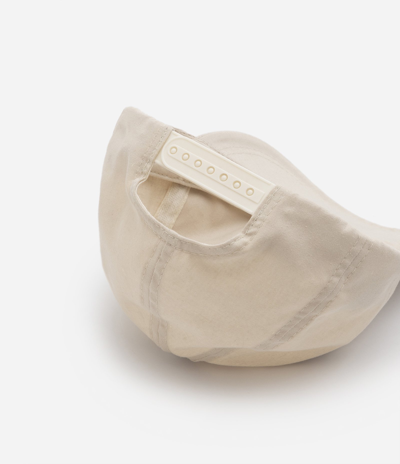 Boné Infantil com Bordado Frontal do Stitch Bege 2