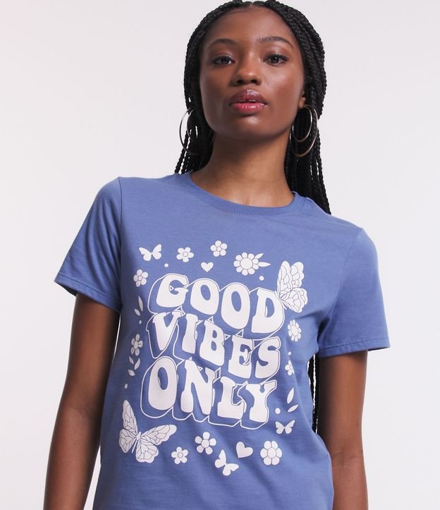 Blusa T-shirt em Meia Malha com Estampa Good Vibes Only Azul 4