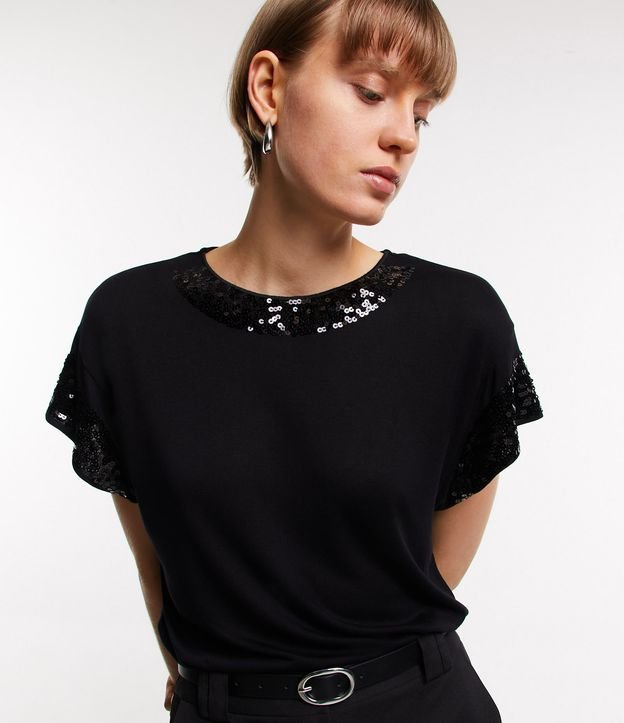 Blusa manga curta Viscose Liso com paetês na gola e na cava BEM JAV SO NOV CO_SS24_CMC_0130