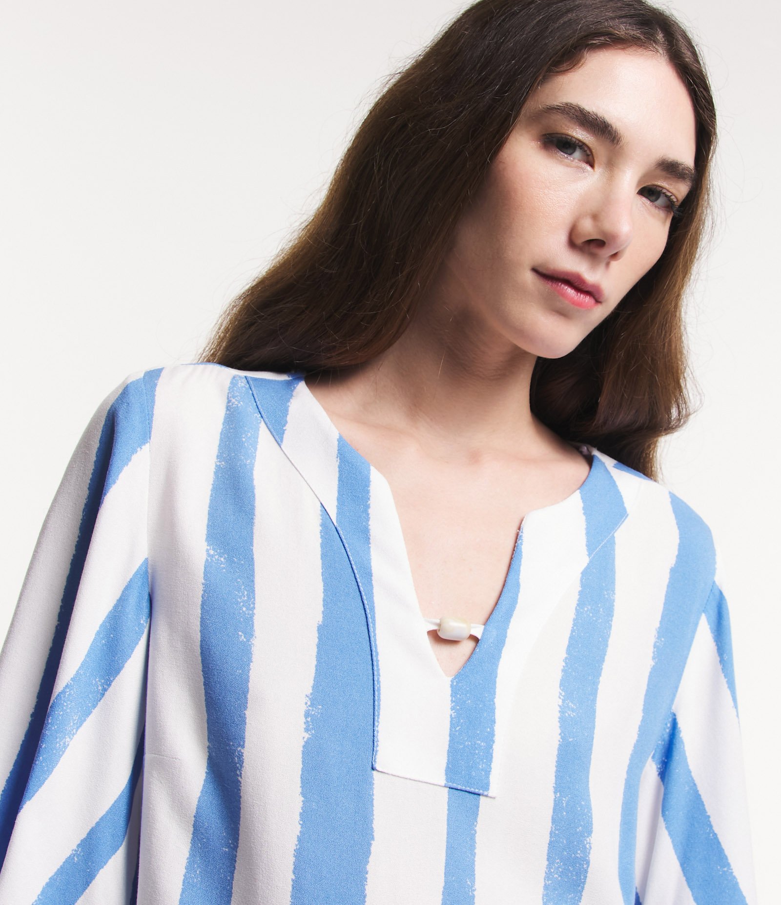Blusa Manga Evasê em Viscose com Listras Irregulares Azul/Off White 4