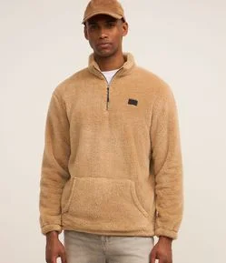 Blusão Peludinho com Zíper na Gola e Bolso Canguru