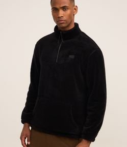 Blusão Peludinho com Zíper na Gola e Bolso Canguru